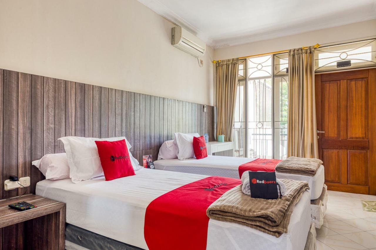 Hotel Reddoorz Near Untag Surabaya Exterior foto