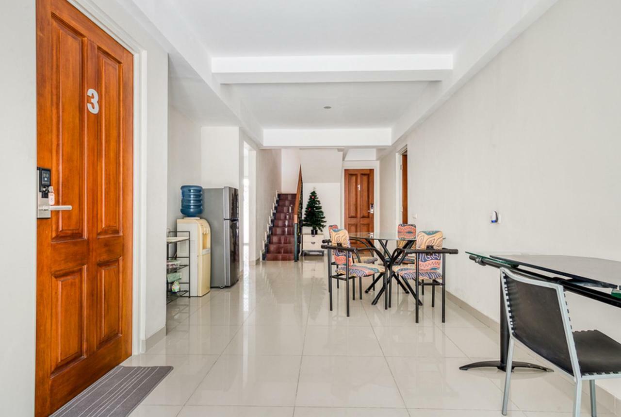 Hotel Reddoorz Near Untag Surabaya Exterior foto