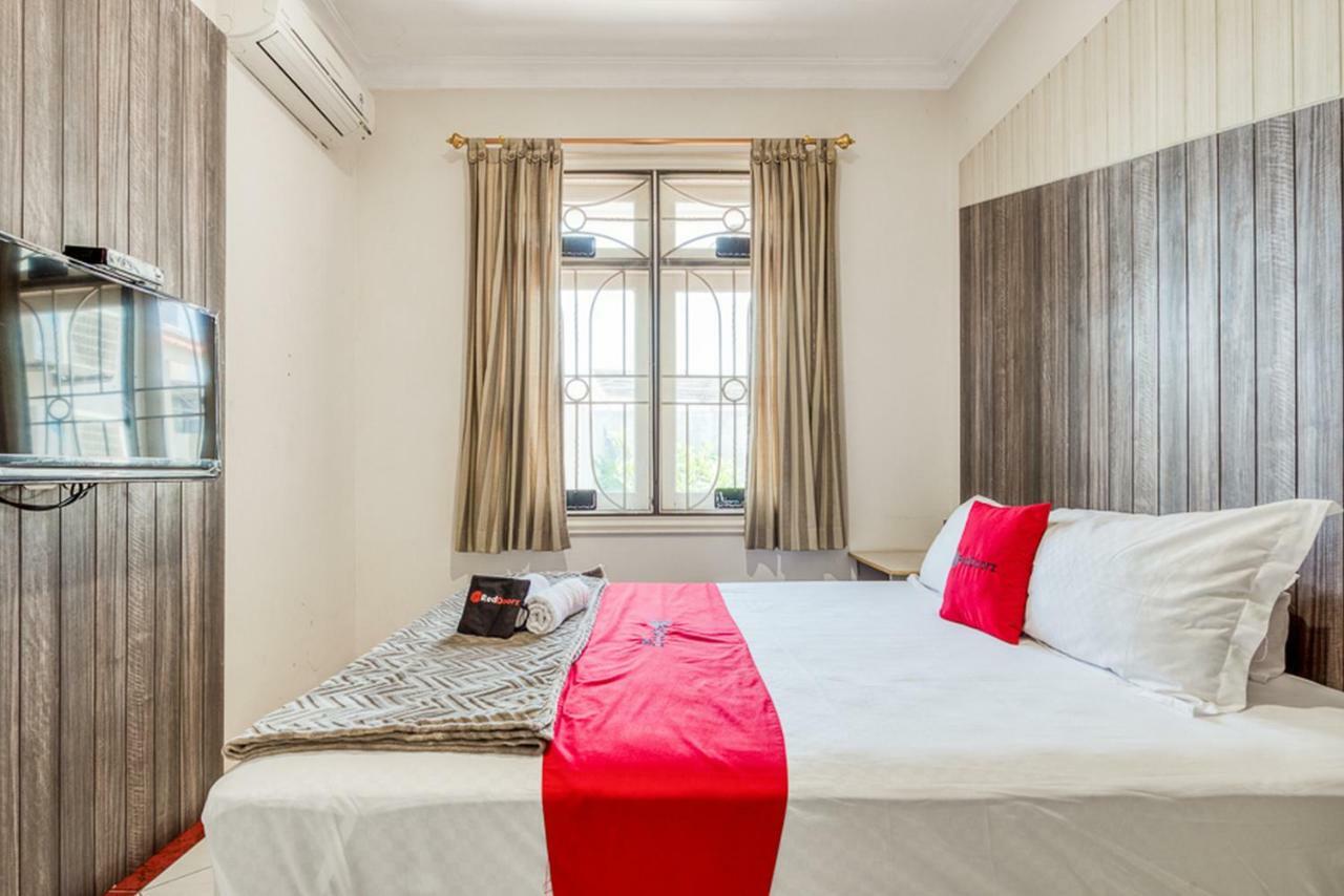 Hotel Reddoorz Near Untag Surabaya Exterior foto